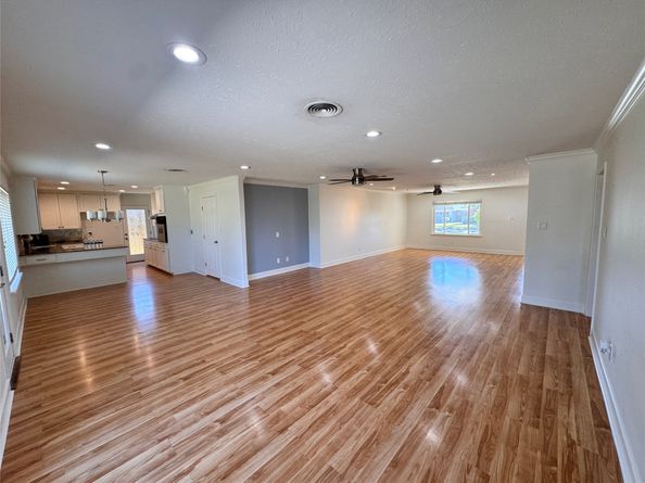 6554 Lindyann Lane, Houston TX 77008