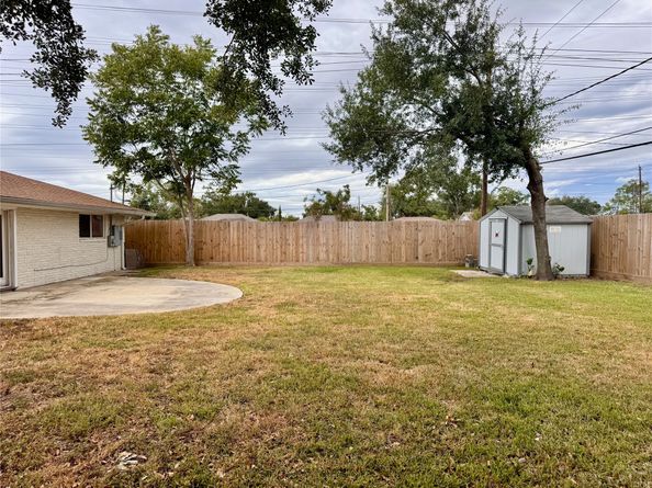 6554 Lindyann Lane, Houston TX 77008