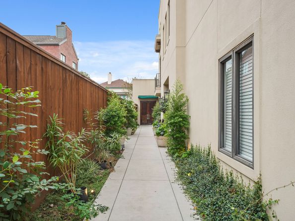 2218 Nantucket Drive, Houston TX 77057