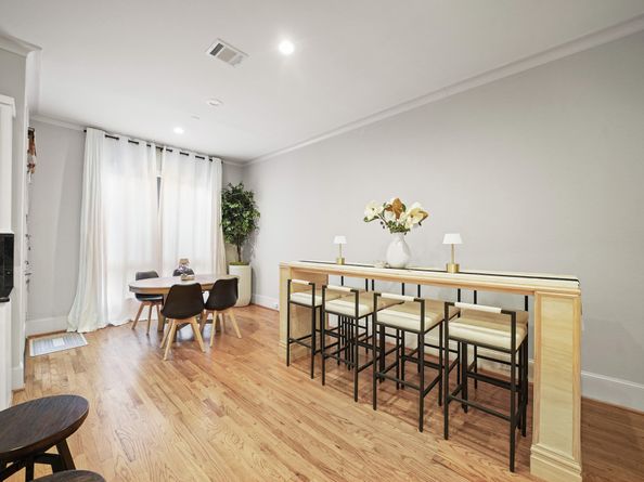 2218 Nantucket Drive, Houston TX 77057