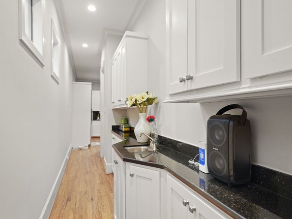 2218 Nantucket Drive, Houston TX 77057