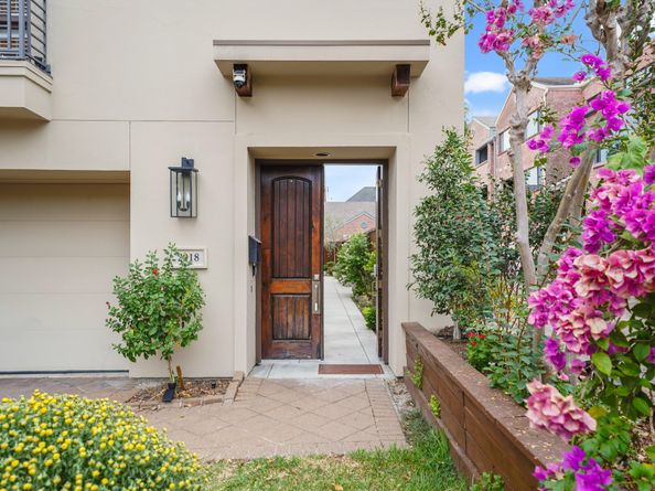 2218 Nantucket Drive, Houston TX 77057