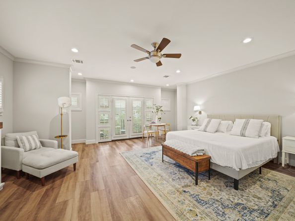 2218 Nantucket Drive, Houston TX 77057