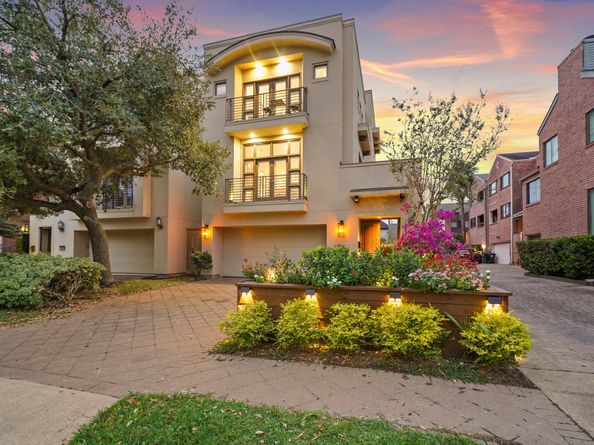 2218 Nantucket Drive, Houston TX 77057