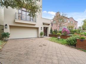 2218 Nantucket Drive, Houston TX 77057