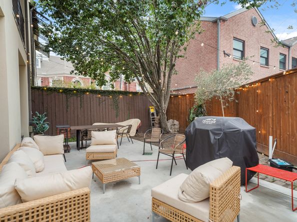 2218 Nantucket Drive, Houston TX 77057