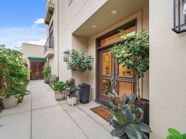 2218 Nantucket Drive, Houston TX 77057