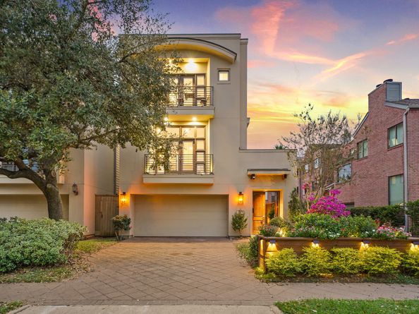 2218 Nantucket Drive, Houston TX 77057