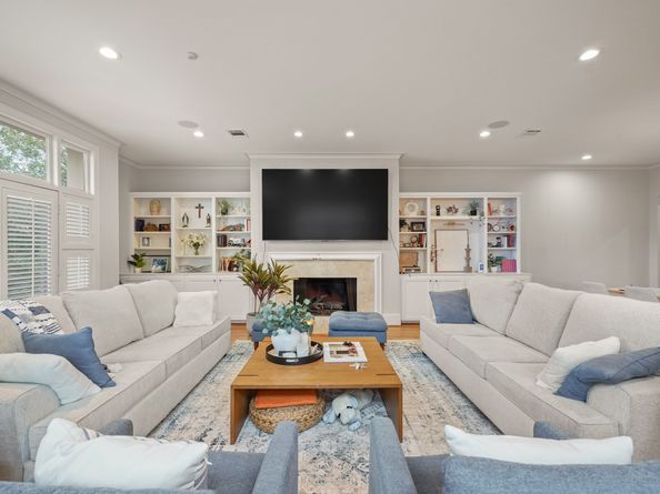 2218 Nantucket Drive, Houston TX 77057