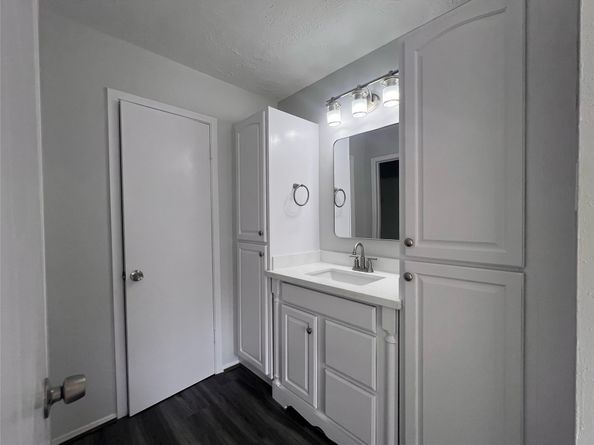 6541 S Briar Bayou Drive, Houston TX 77072