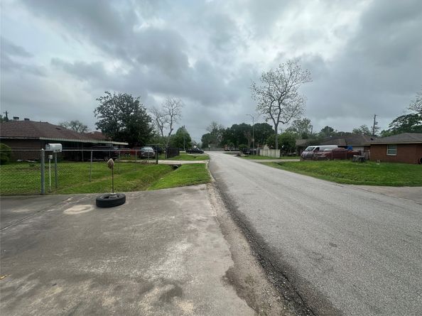 513 Sunnyside Street, Houston TX 77076