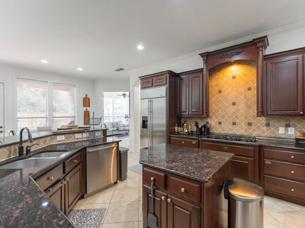 54 N Veilwood Circle, The Woodlands TX 77382