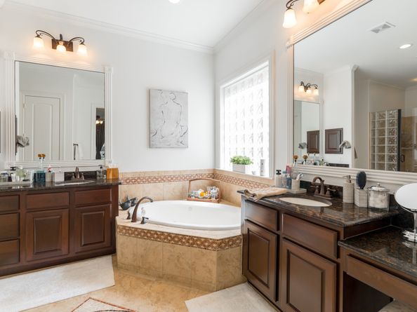 54 N Veilwood Circle, The Woodlands TX 77382