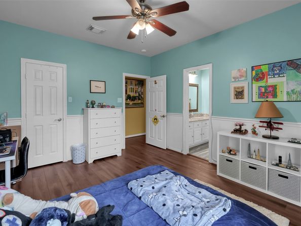 143 S Goldenvine Circle, The Woodlands TX 77382