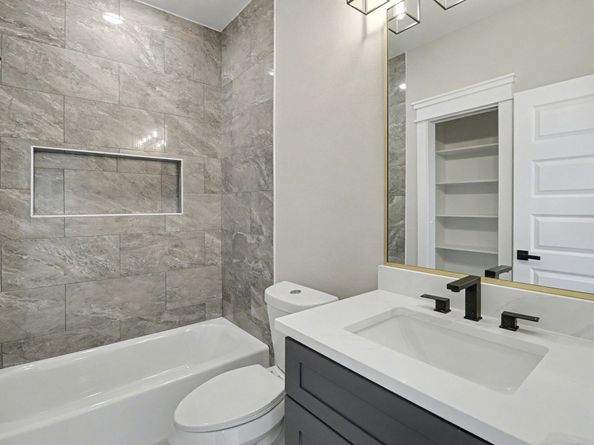 5000 Higgins Street A and B, Houston TX 77033