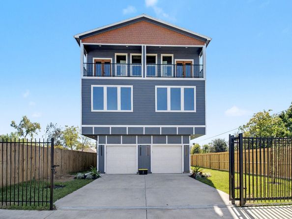 5000 Higgins Street A and B, Houston TX 77033