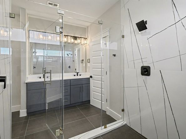 5000 Higgins Street A and B, Houston TX 77033