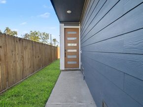 5000 Higgins Street A and B, Houston TX 77033