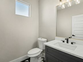 5000 Higgins Street A and B, Houston TX 77033