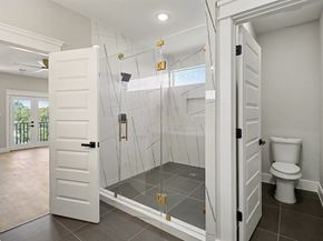 5000 Higgins Street A and B, Houston TX 77033