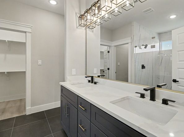 5000 Higgins Street A and B, Houston TX 77033