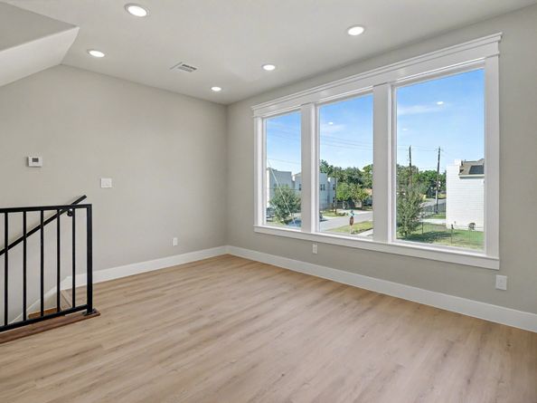 5000 Higgins Street A and B, Houston TX 77033