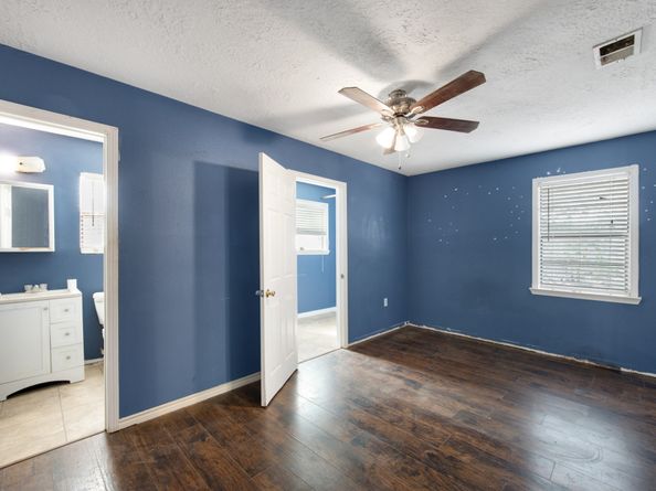130 Airway Drive, Houston TX 77037