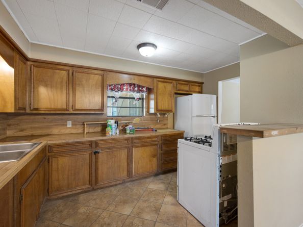 130 Airway Drive, Houston TX 77037