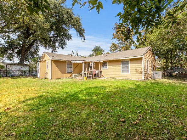 130 Airway Drive, Houston TX 77037