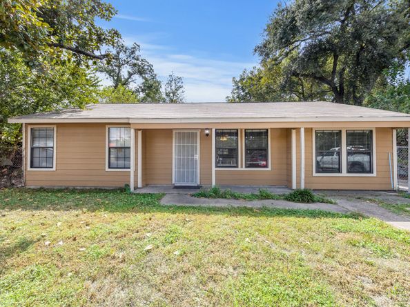130 Airway Drive, Houston TX 77037