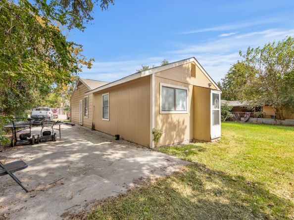 130 Airway Drive, Houston TX 77037