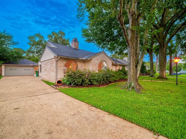 2514 Pine Village Drive, Houston TX 77080
