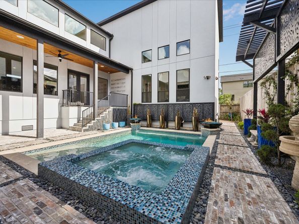 1913 Du Barry Lane, Houston TX 77018