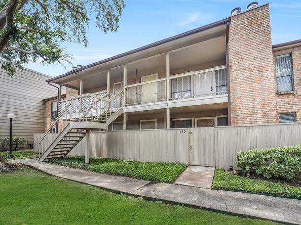 2110 Wilcrest Drive 239, Houston TX 77042