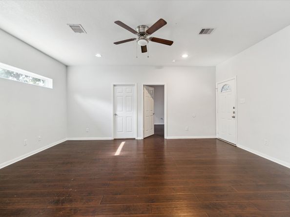 7047 Avenue E, Houston TX 77011