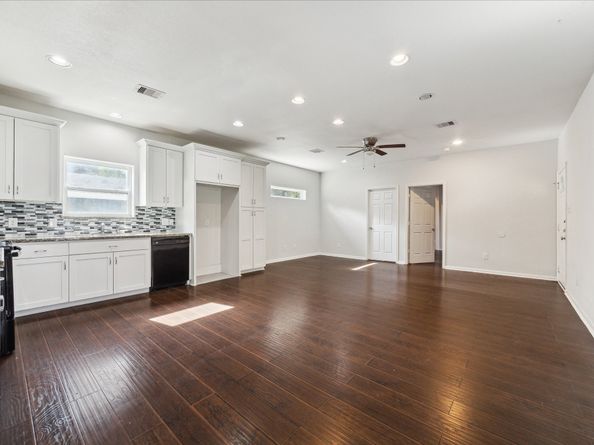 7047 Avenue E, Houston TX 77011