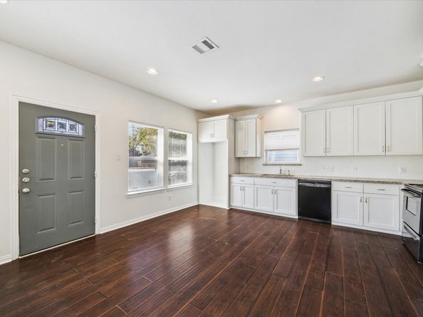7047 Avenue E, Houston TX 77011