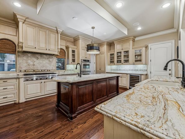 170 Plantation Road, Houston TX 77024