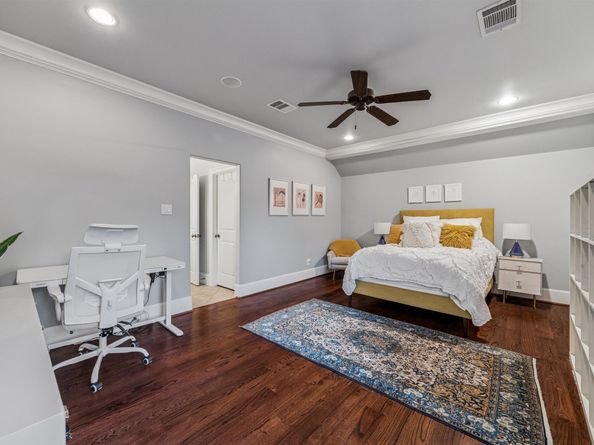 170 Plantation Road, Houston TX 77024