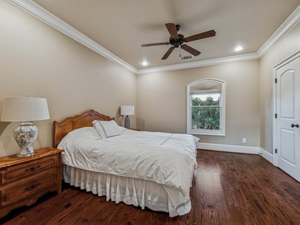 170 Plantation Road, Houston TX 77024