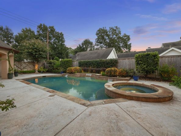 170 Plantation Road, Houston TX 77024