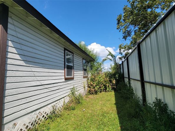1114 Blackwood Avenue, Houston TX 77032