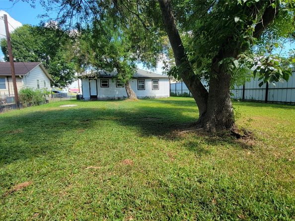 1114 Blackwood Avenue, Houston TX 77032