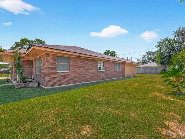 5658 Berry Creek Drive, Houston TX 77017