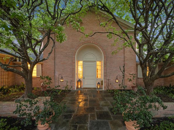 2005 Claremont Lane, Houston TX 77019