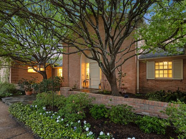 2005 Claremont Lane, Houston TX 77019