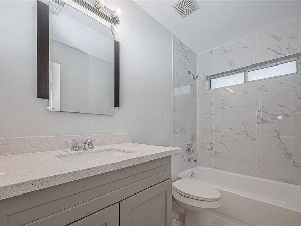 10327 Sablebrook Lane, Houston TX 77095