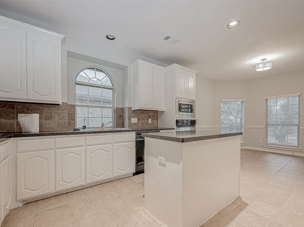 10327 Sablebrook Lane, Houston TX 77095