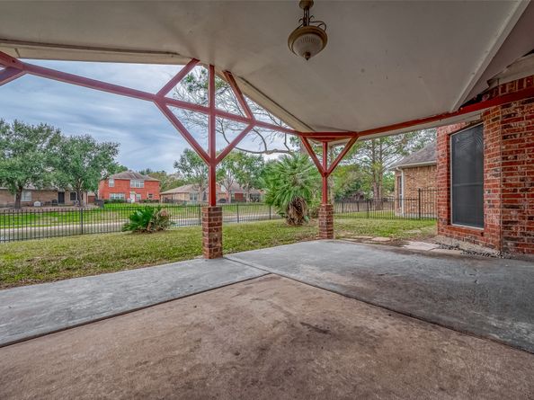 10327 Sablebrook Lane, Houston TX 77095