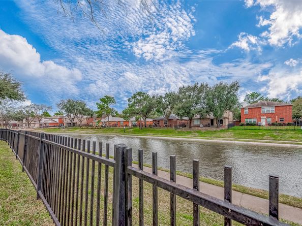 10327 Sablebrook Lane, Houston TX 77095